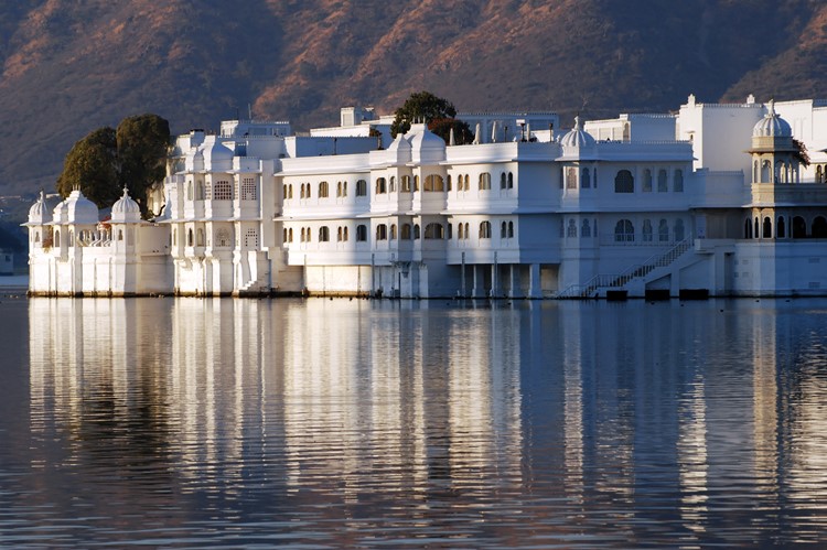 Udaipur Lake Palace in het Pichola meer