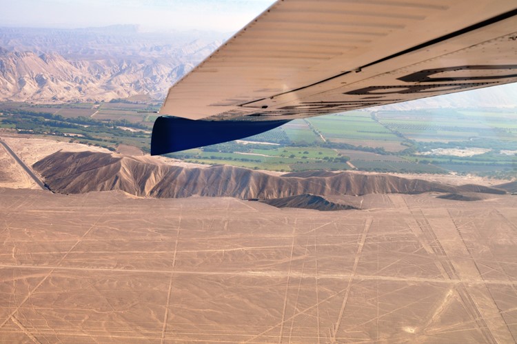 Uitzicht vanuit een chesna vliegtuigje bij Nazca - Zuid Peru